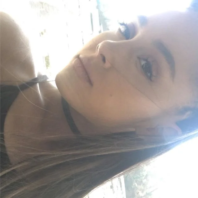 Ariana Grande’s Fresh-Face Selfie